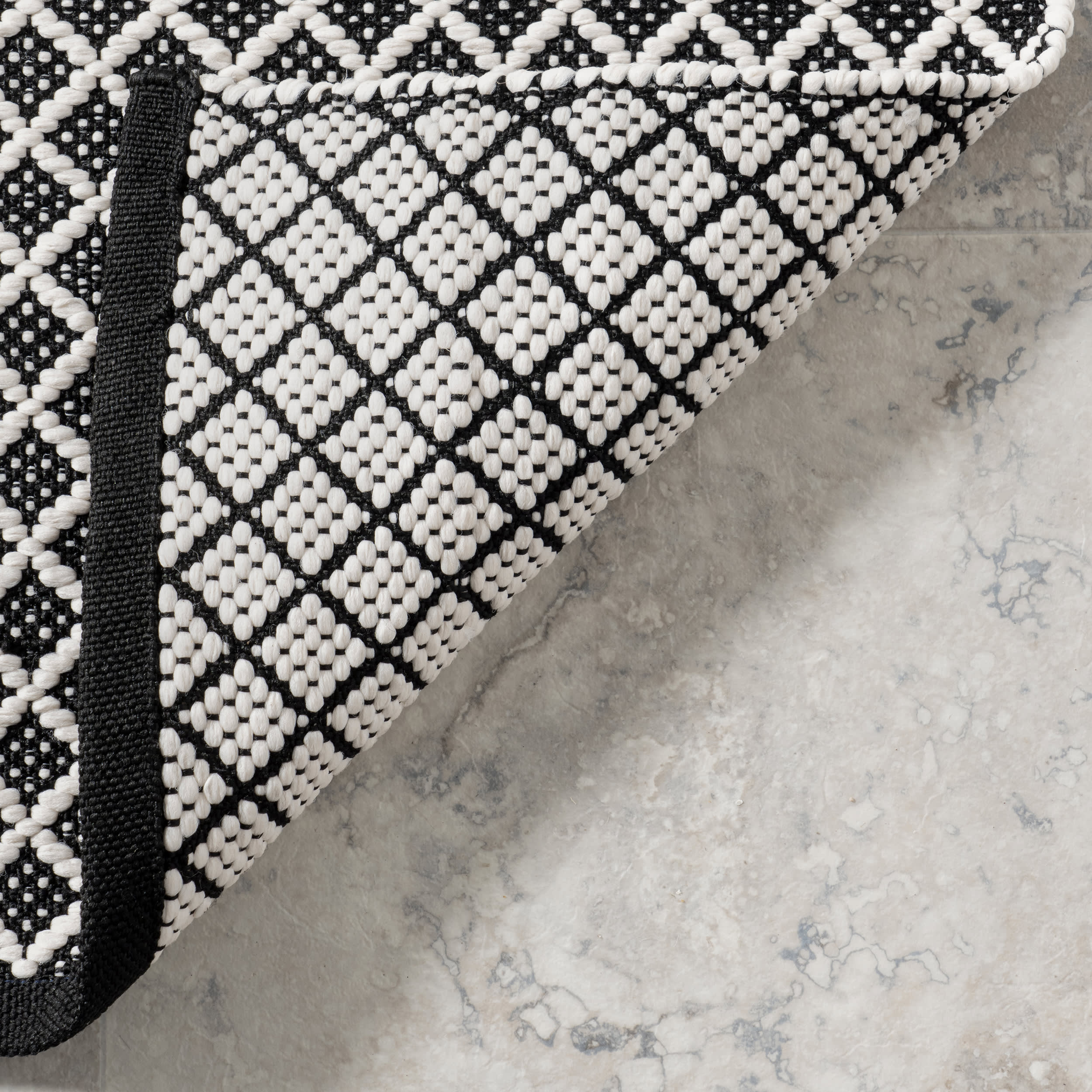 Trellis Handwoven Indoor/Outdoor Rug | Black - Image 6