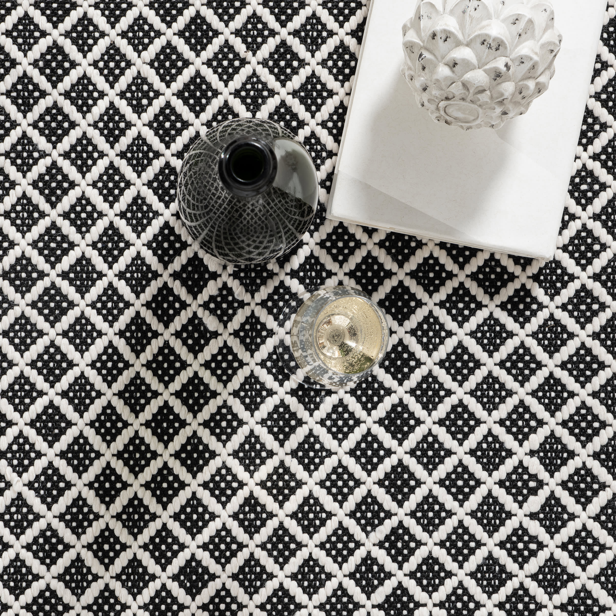 Trellis Handwoven Indoor/Outdoor Rug | Black - Image 7