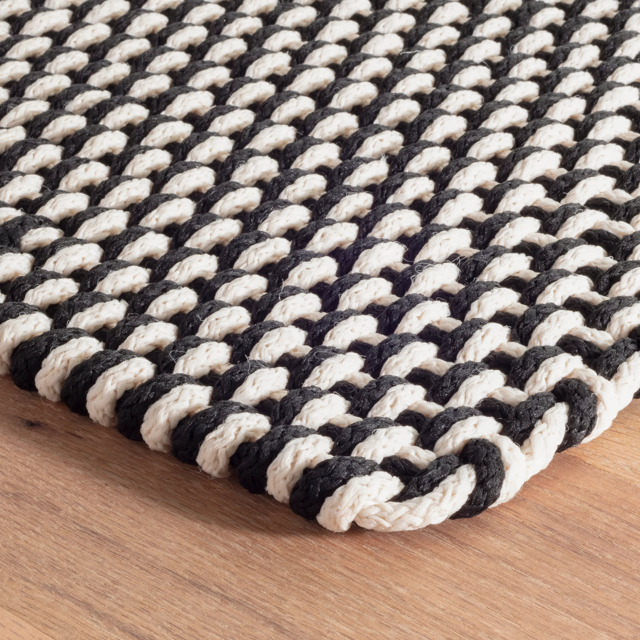 Two-Tone Rope Handwoven Indoor/Outdoor Rug | Black/Ivory - Image 4