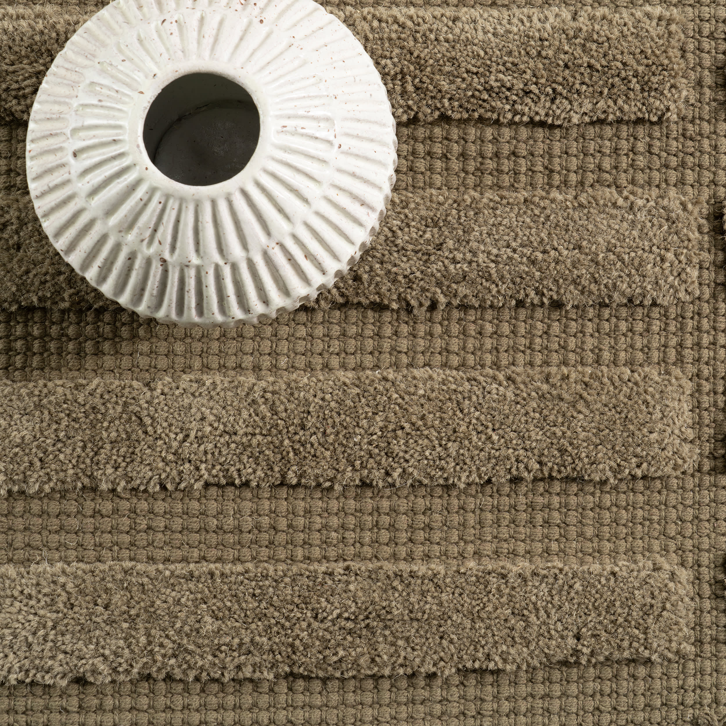 Zira Solid Mid-Century Modern Rug | Olive - Image 8